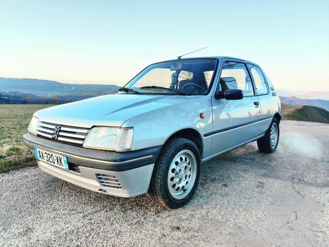 PEUGEOT 205 Sacré numéro - 1996 LesAnciennes.com