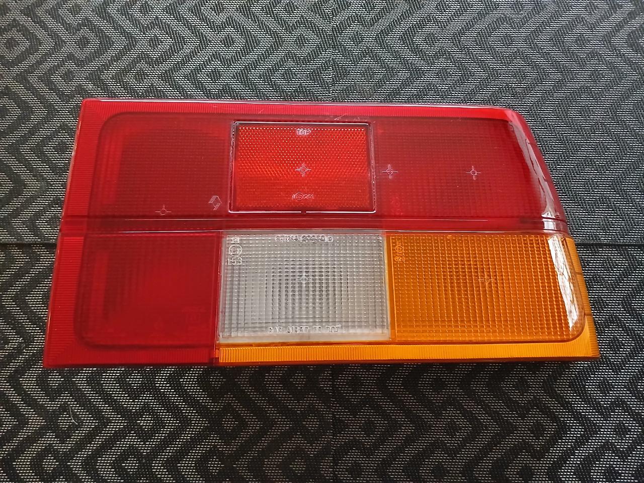 Feu arrière droit RENAULT Fuego LesAnciennes.com