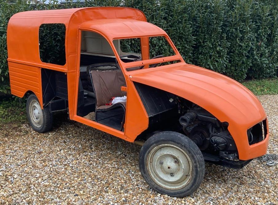 CITROEN 2CV AKS 400 : caisse nue + châssis LesAnciennes.com