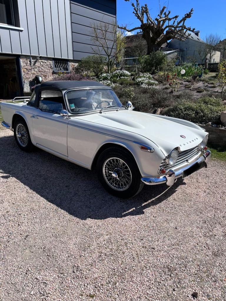 TRIUMPH TR4A IRS - 1966 LesAnciennes.com