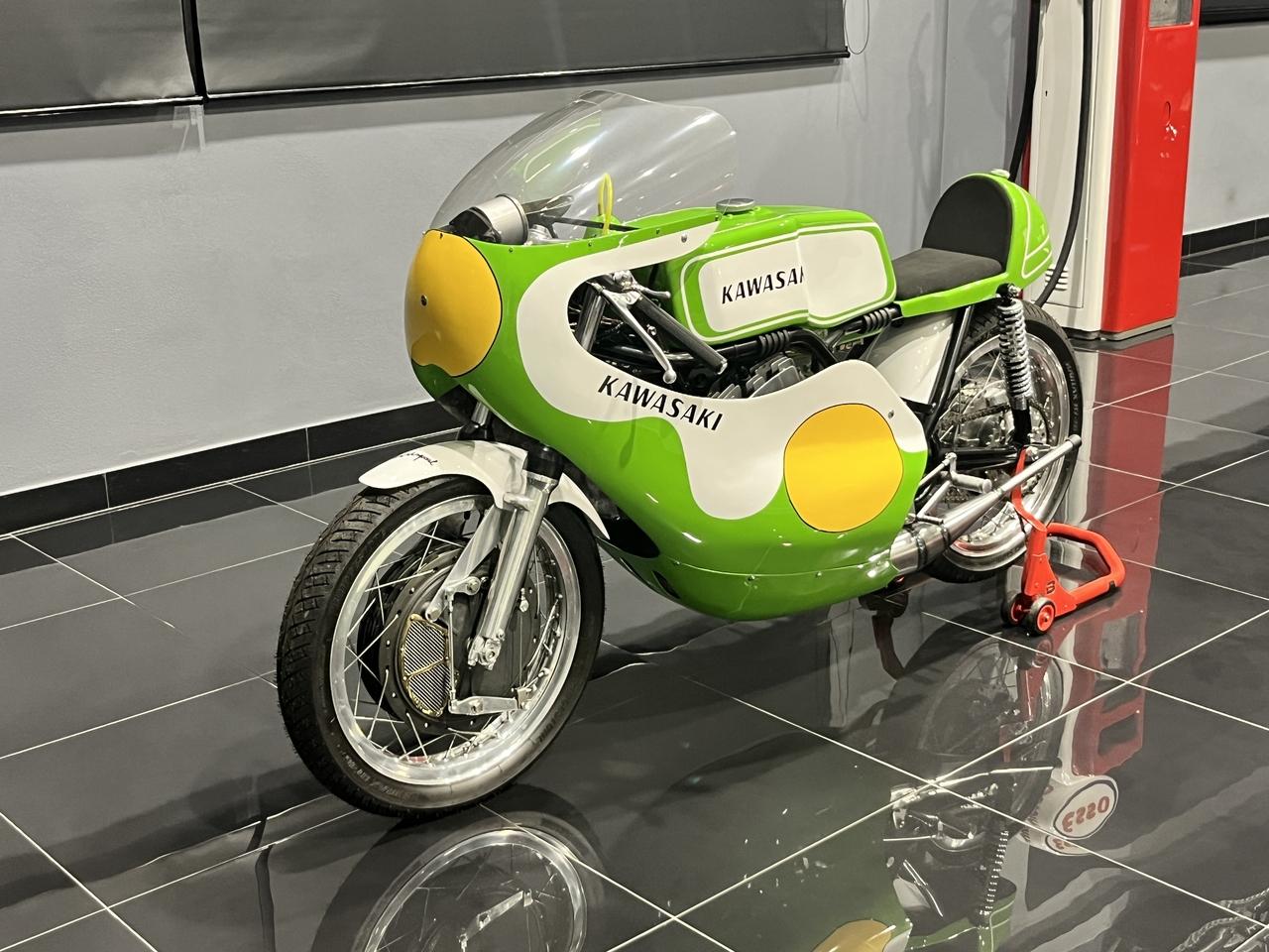 1969 Kawasaki 500 H1R Replica LesAnciennes.com