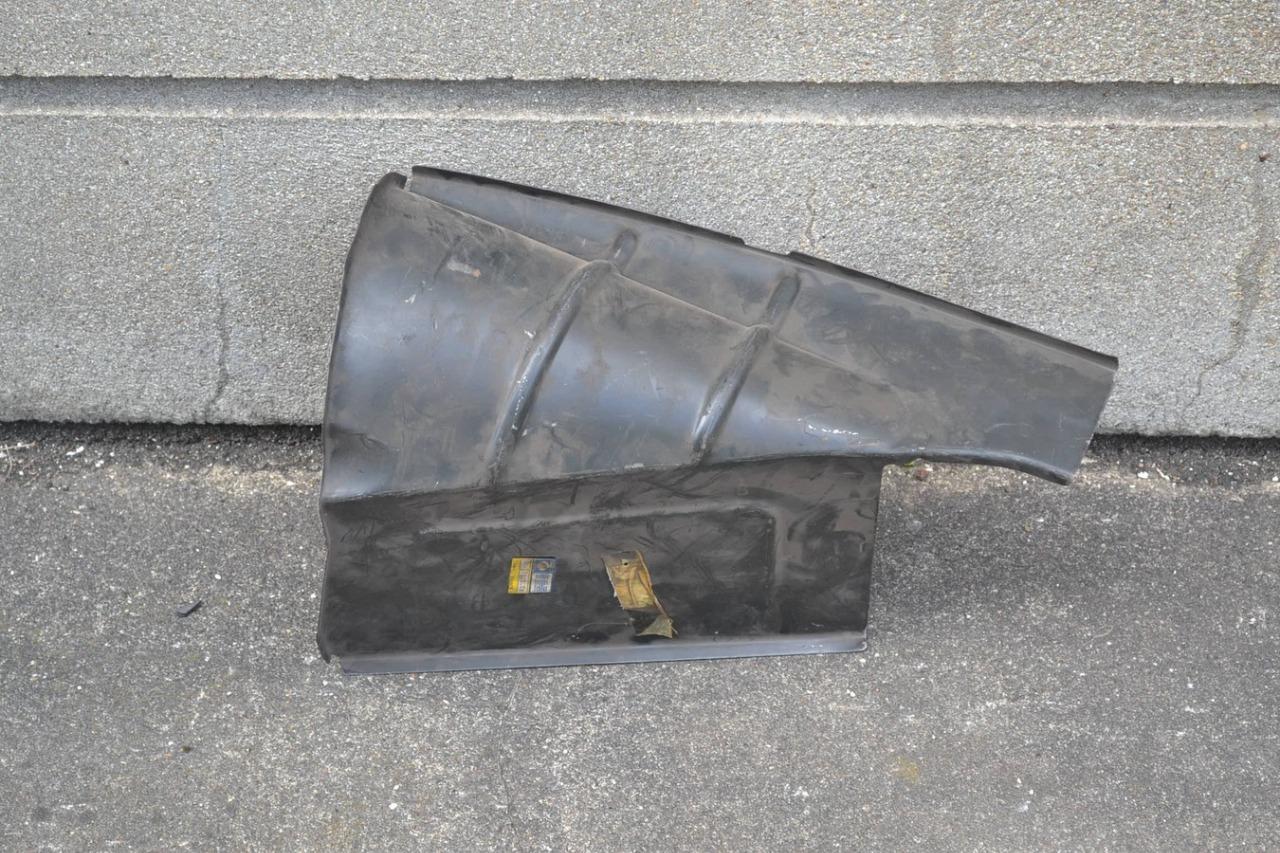 Doublure d'aile AV G, PEUGEOT 204 304, neuve LesAnciennes.com