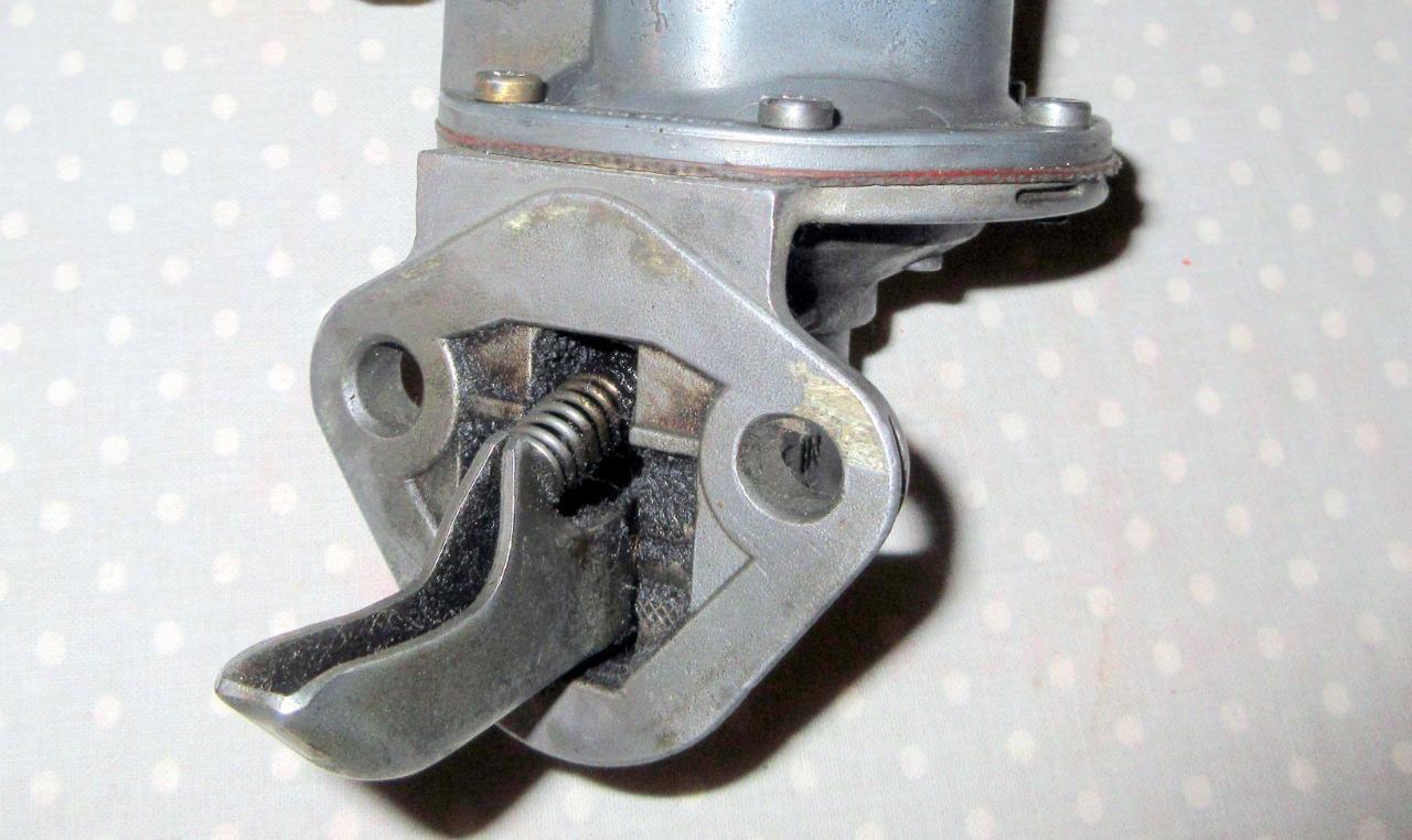 Pompe à essence LesAnciennes.com