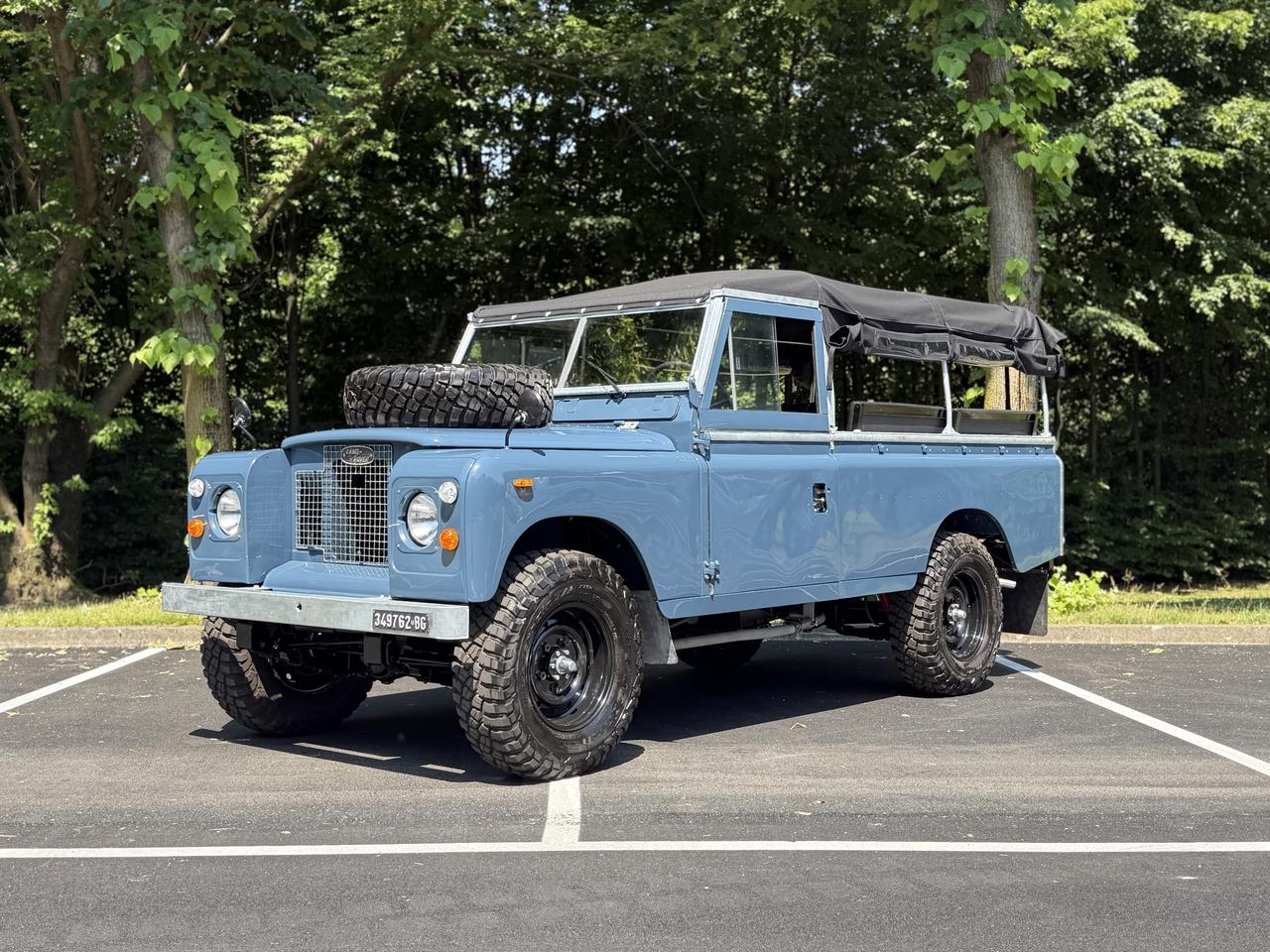 1969 Land Rover Series IIA 109" LesAnciennes.com