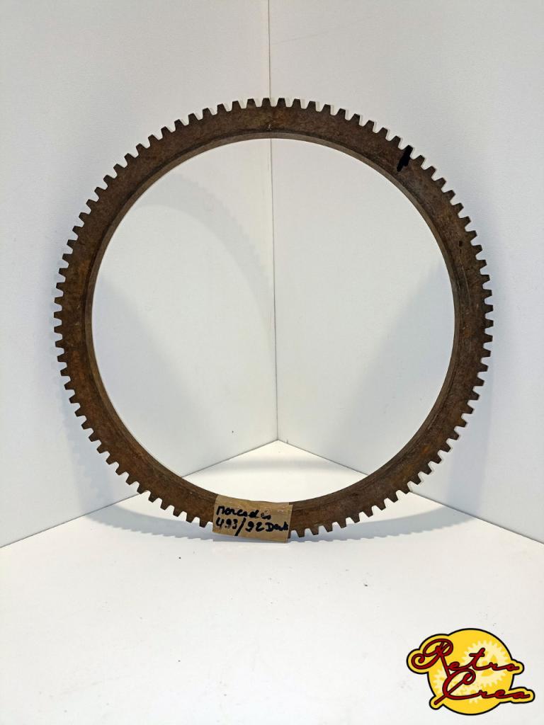 Couronne de démarreur pour Mercedes-Benz 170D LesAnciennes.com