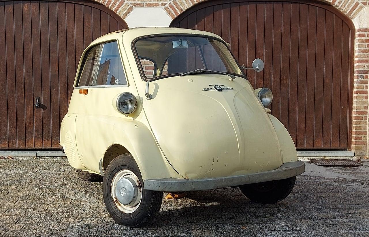 1959 BMW Isetta LesAnciennes.com