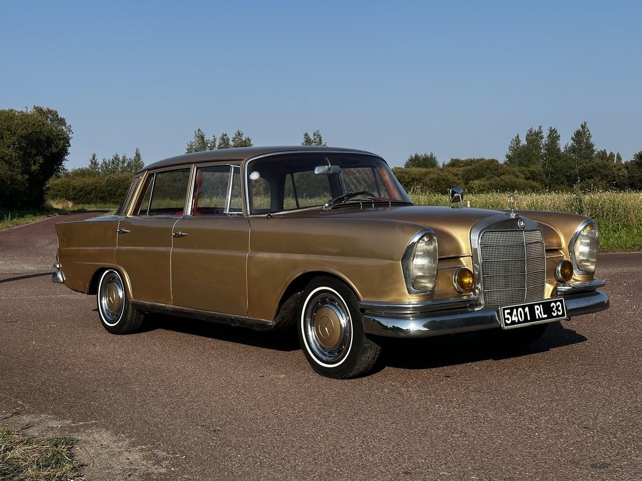 1964 Mercedes-Benz 220 SB W111 LesAnciennes.com