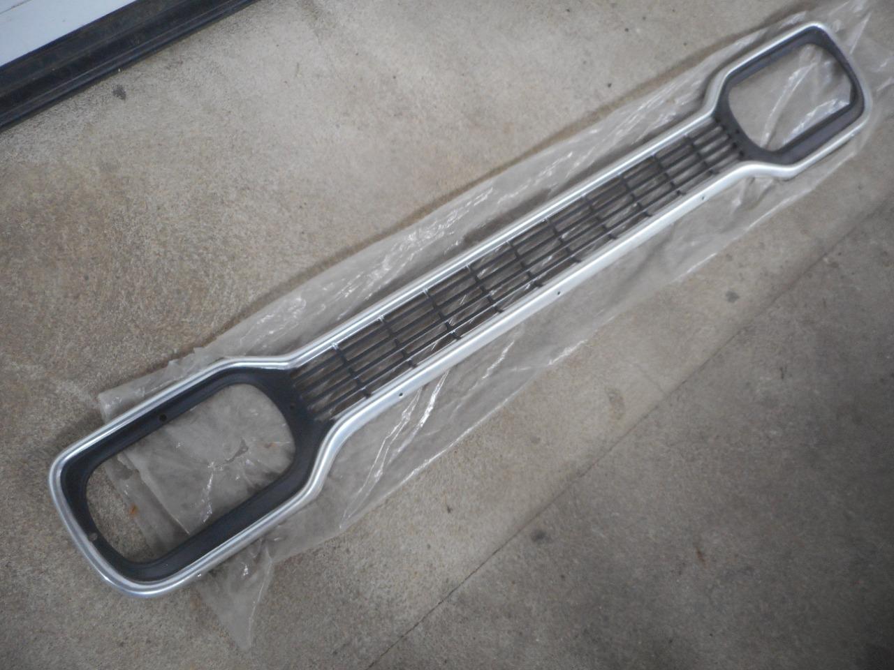 Calandre neuve d'époque de FORD Escort mk1 LesAnciennes.com