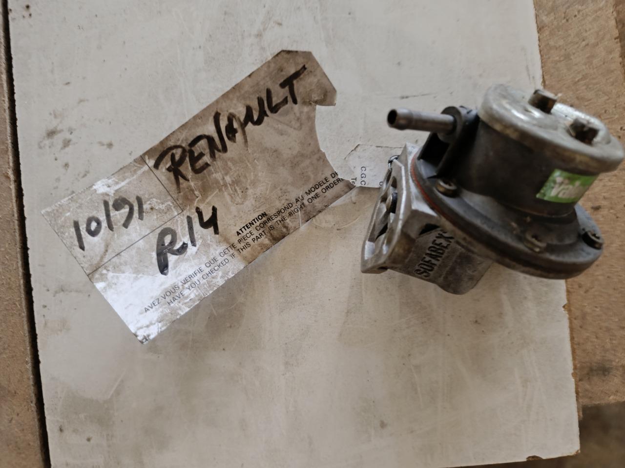 Pompe a essence RENAULT 14 (R14) LesAnciennes.com