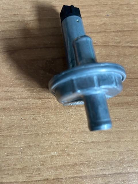 Valve d'air auxiliaire Ferrari 348, Mondial T LesAnciennes.com