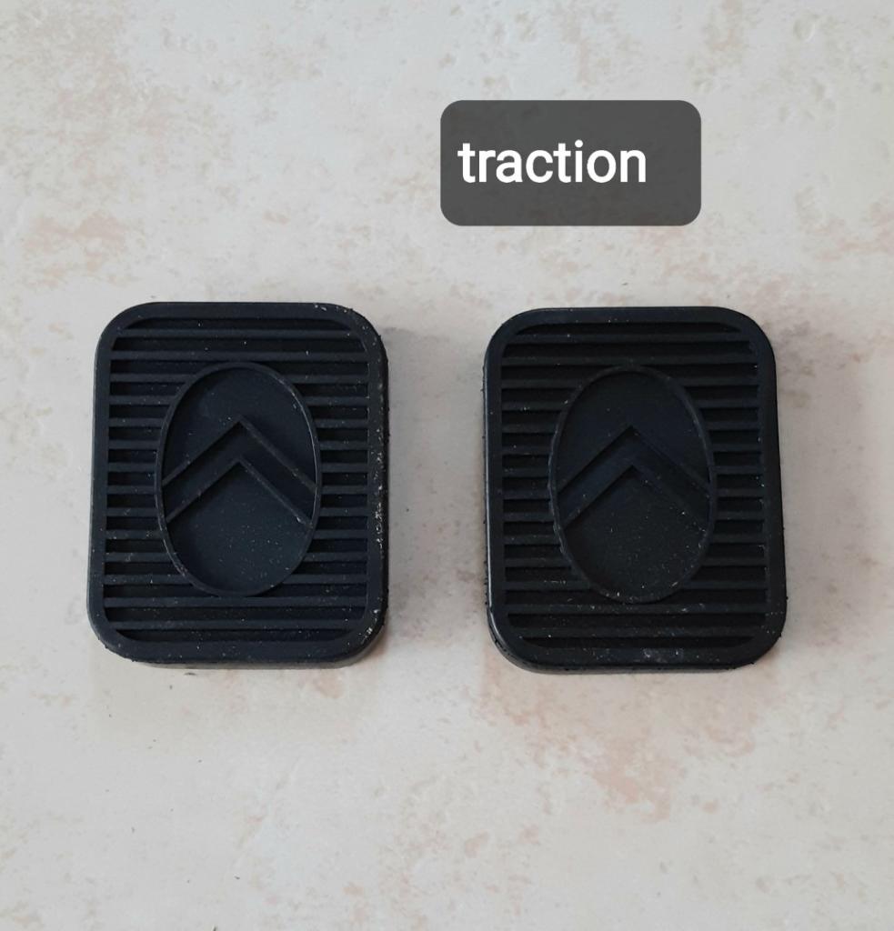 La paire de pédale en caoutchouc TRACTION LesAnciennes.com