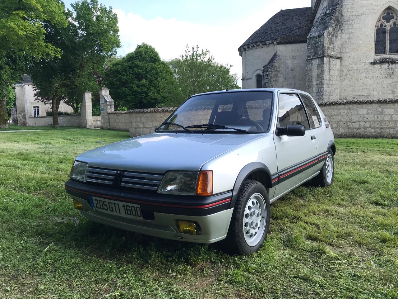 PEUGEOT 205 GTI 1600 - 1986 LesAnciennes.com