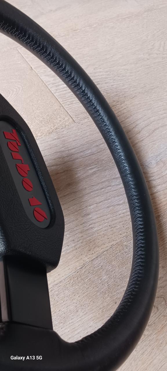 Volant PEUGEOT 205 turbo 16 LesAnciennes.com