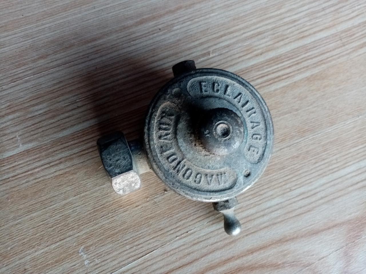 Régulateur de pression acétylène Magondeaux LesAnciennes.com