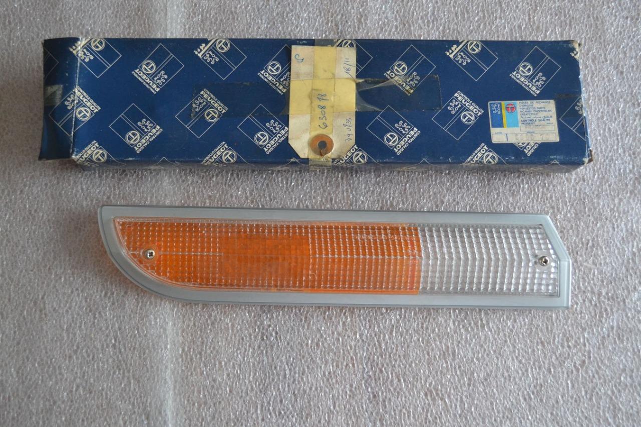 Cabochon feu AV DT bicolore PEUGEOT 504, neuf LesAnciennes.com