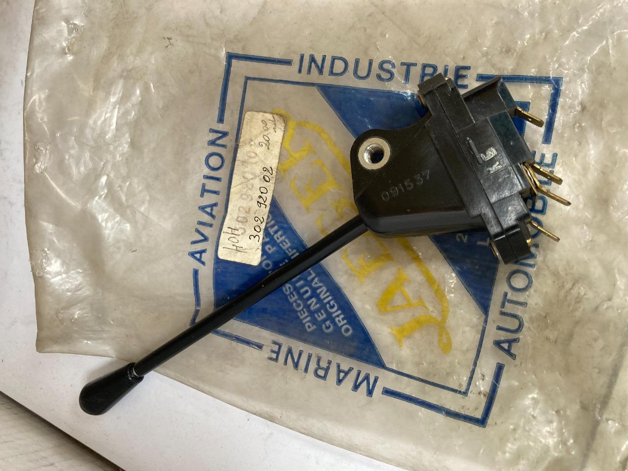 Comodo clignotant neuf PEUGEOT 404 LesAnciennes.com