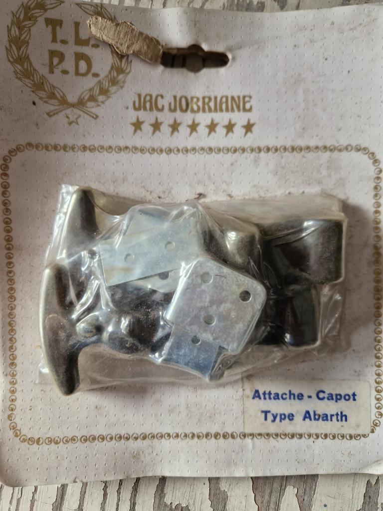Attache capot type ABARTH LesAnciennes.com