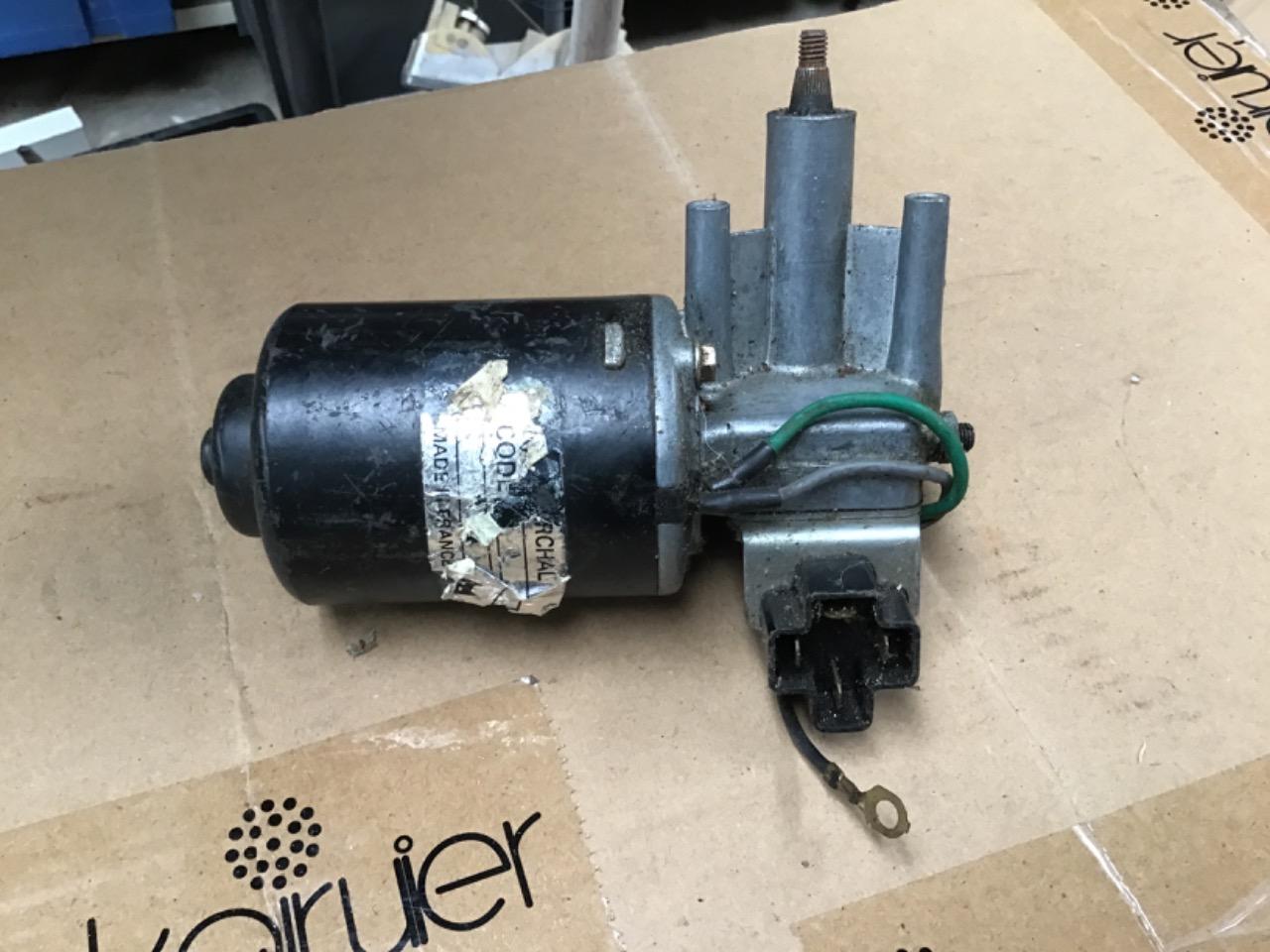 MOTEUR ESSUIE GLACE NEUF RENAULT 16 (R16) LesAnciennes.com