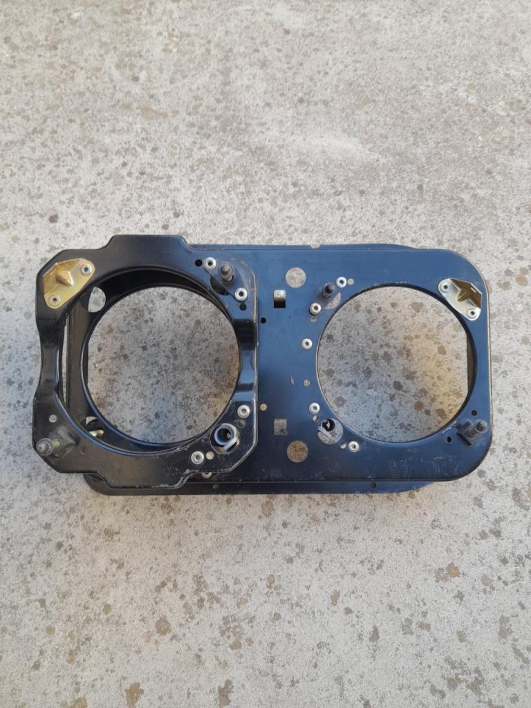 RENAULT 30 (R30) support de phare LesAnciennes.com