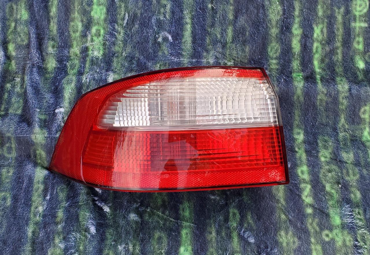 Feu arrière gauche RENAULT LAGUNA 2 (2000 - 2007) LesAnciennes.com