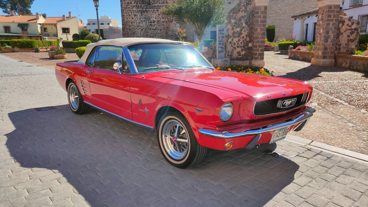 FORD Mustang Convertible 200 Ci - 1965 LesAnciennes.com