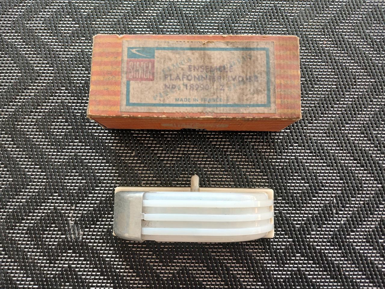 Plafonnier SIMCA Aronde LesAnciennes.com