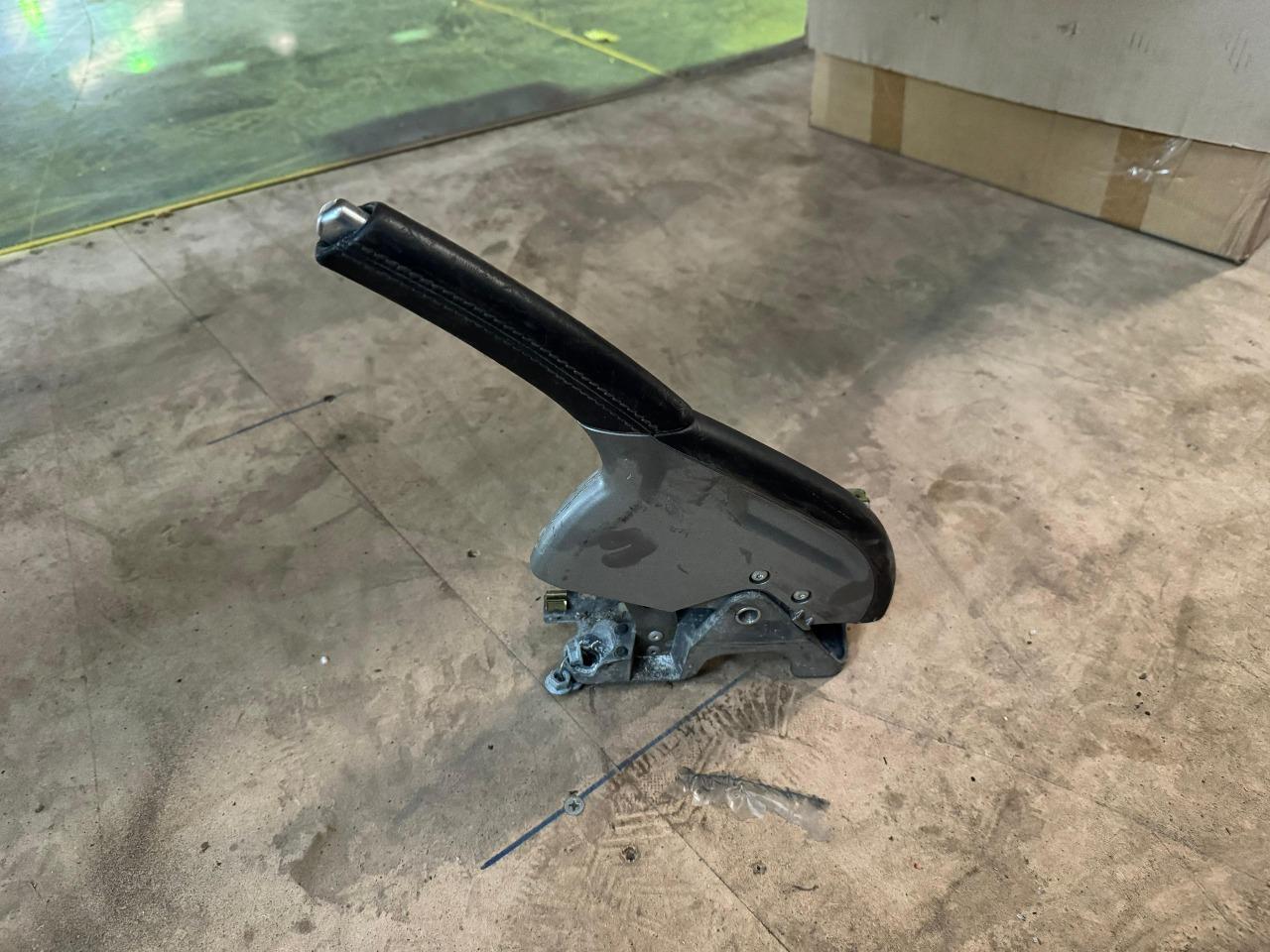 Frein à main / assemblage de levier PORSCHE 911 LesAnciennes.com