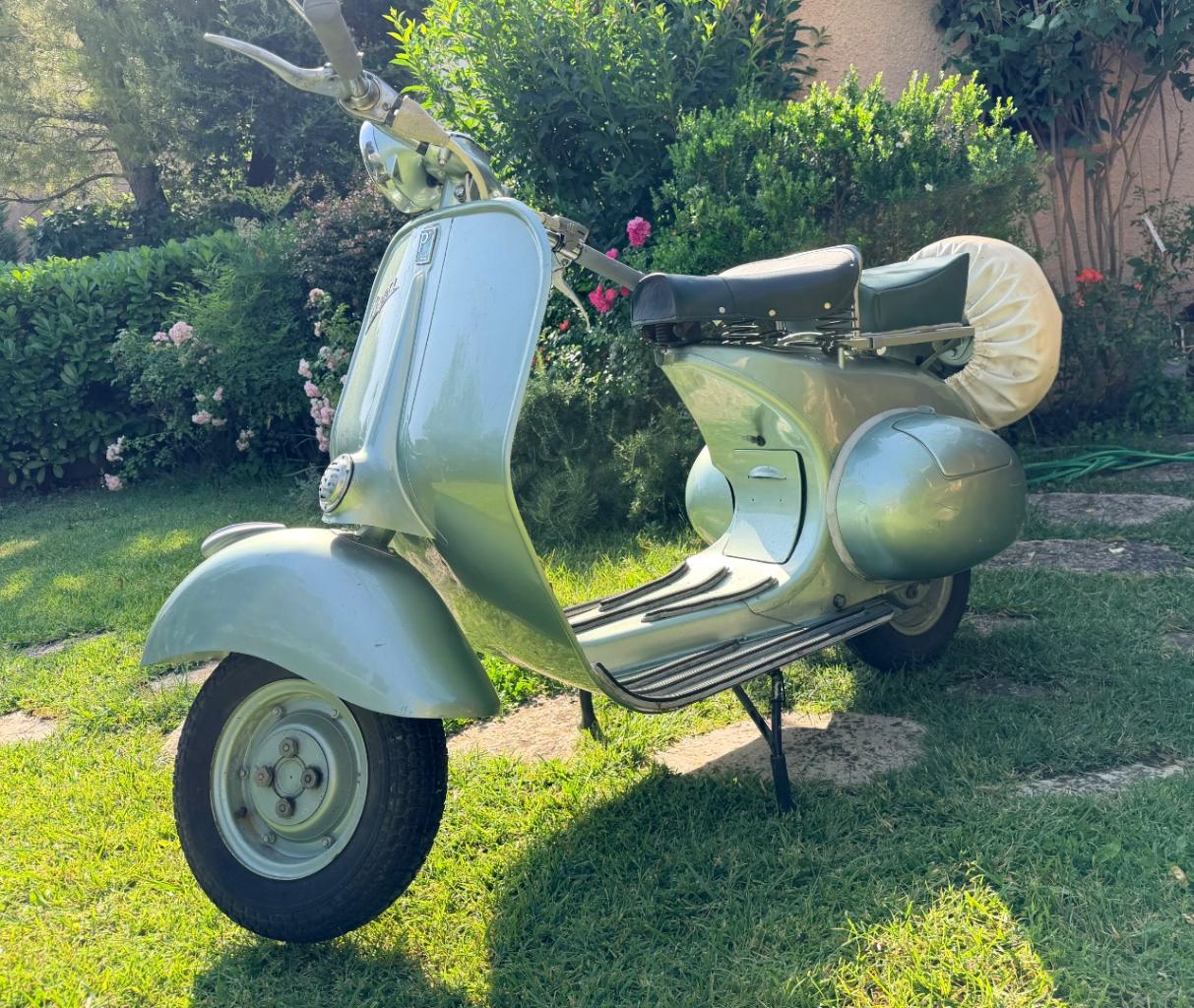 ACMA Vespa 125 CM - 1953 LesAnciennes.com