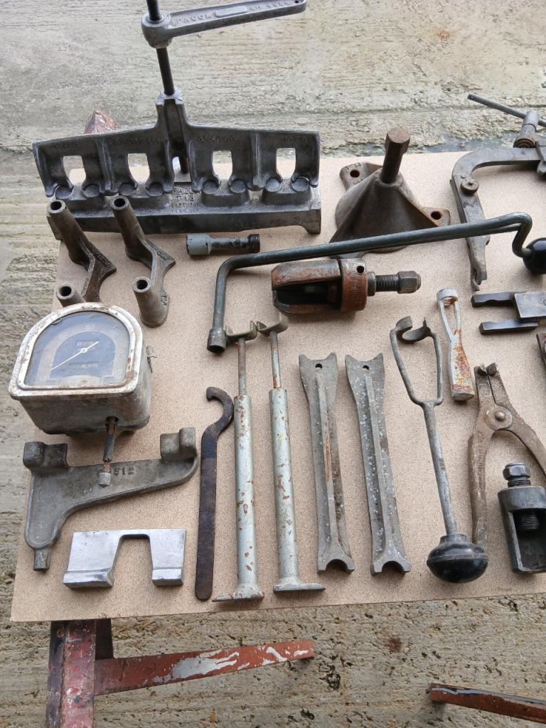 Outillage Renault 4 cv LesAnciennes.com