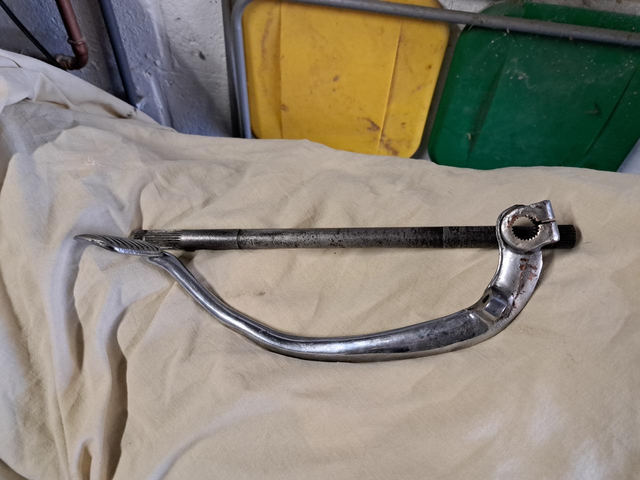 Pédale de frein BSA B31 LesAnciennes.com