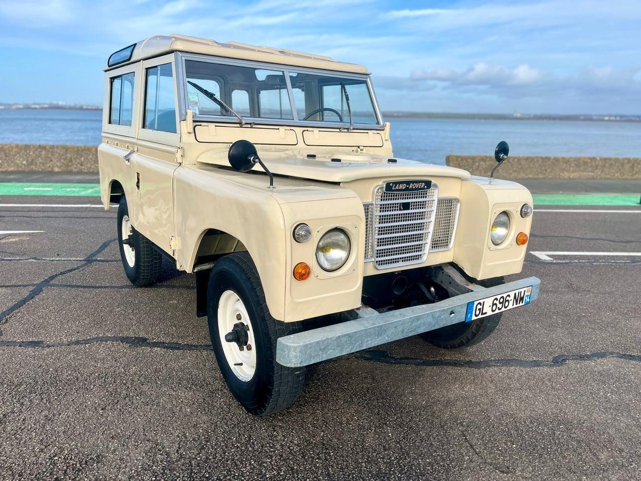 1972 Land Rover Series III 88" Station Wagon LesAnciennes.com