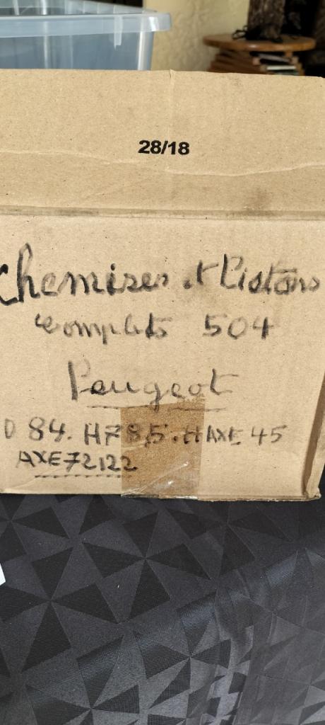 Kit pistons PEUGEOT 504 LesAnciennes.com