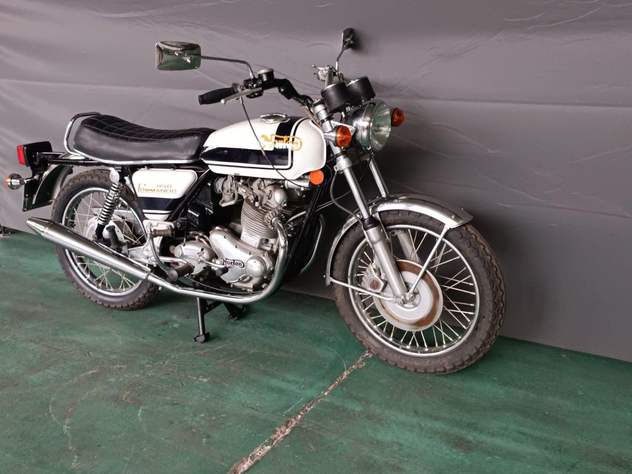 1974 Norton Commando 850 Roadster LesAnciennes.com