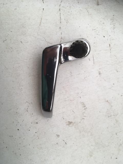 Poignées deflecteur VOLVO 140 1967 LesAnciennes.com