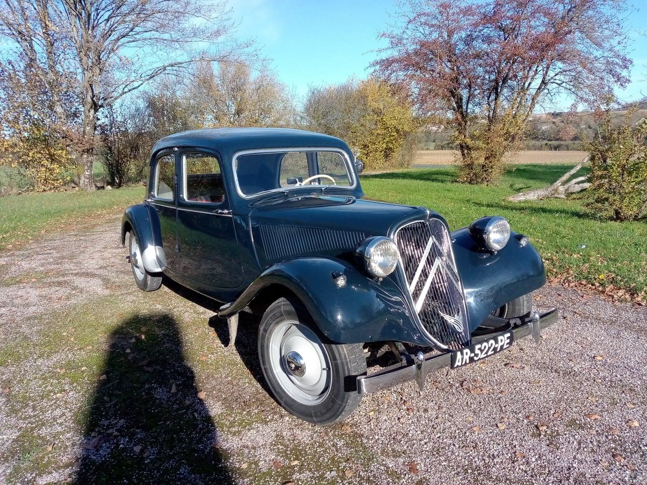 1957 Citroën Traction Avant 11 BL LesAnciennes.com