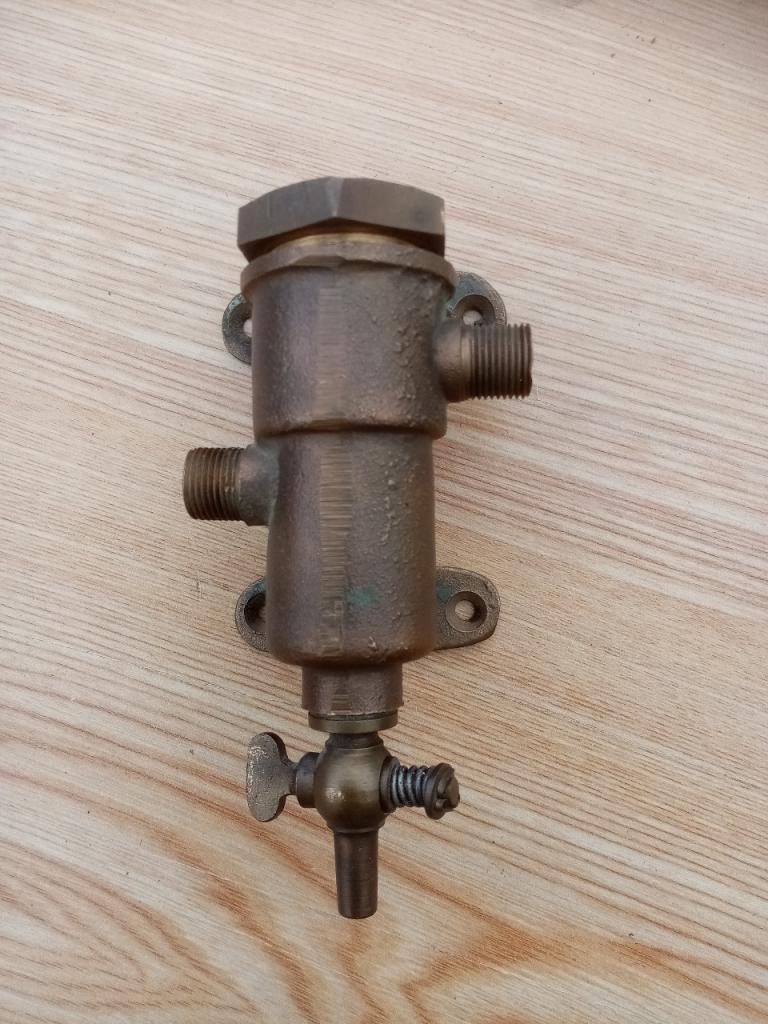 Décanteur filtre essence LesAnciennes.com