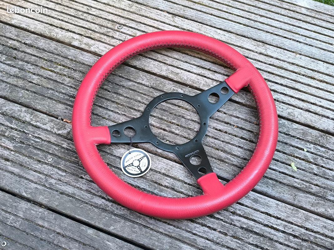 Volant Motolita 13" Cuir rouge LesAnciennes.com