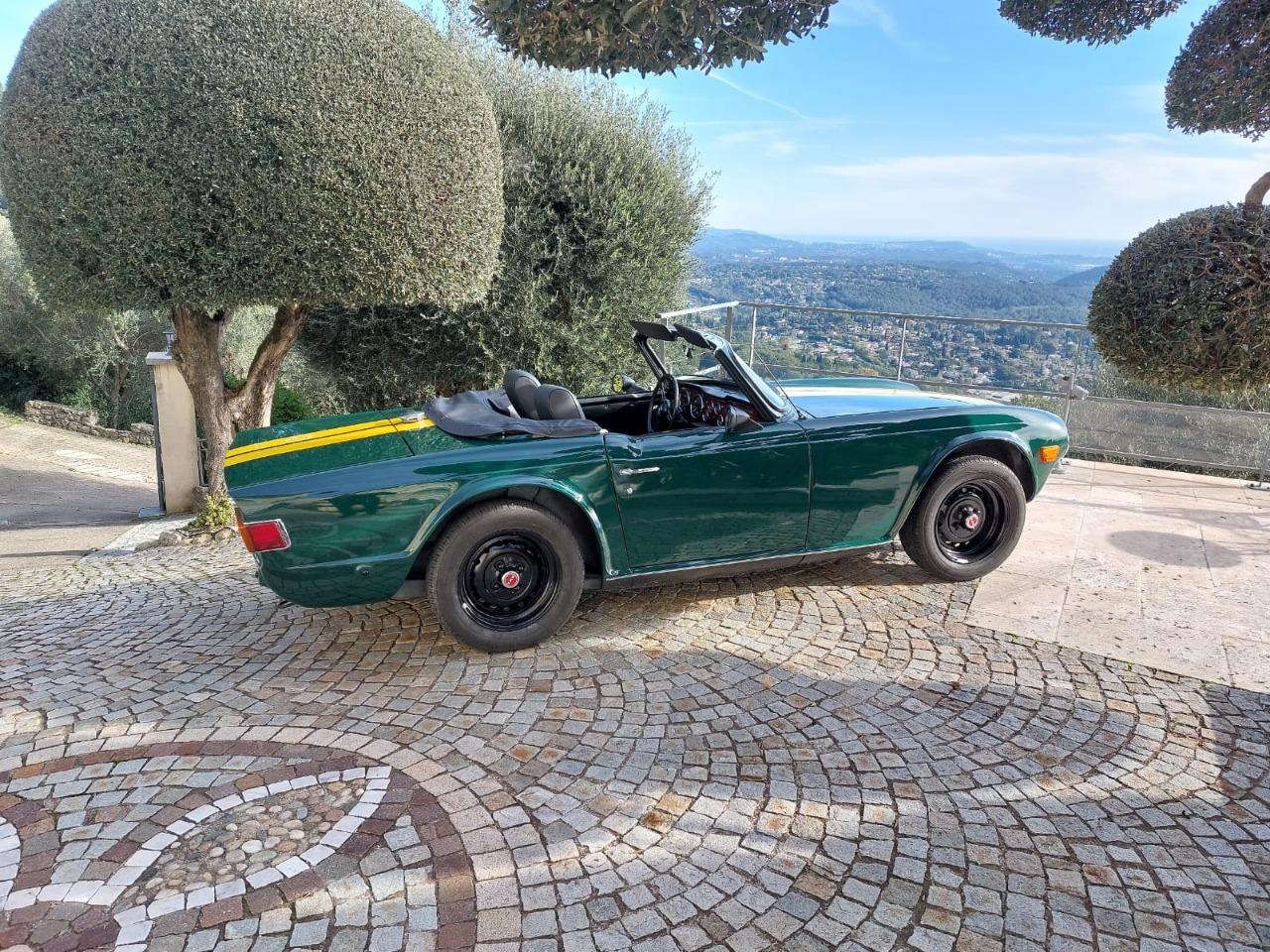 TRIUMPH TR6 - 1971 LesAnciennes.com