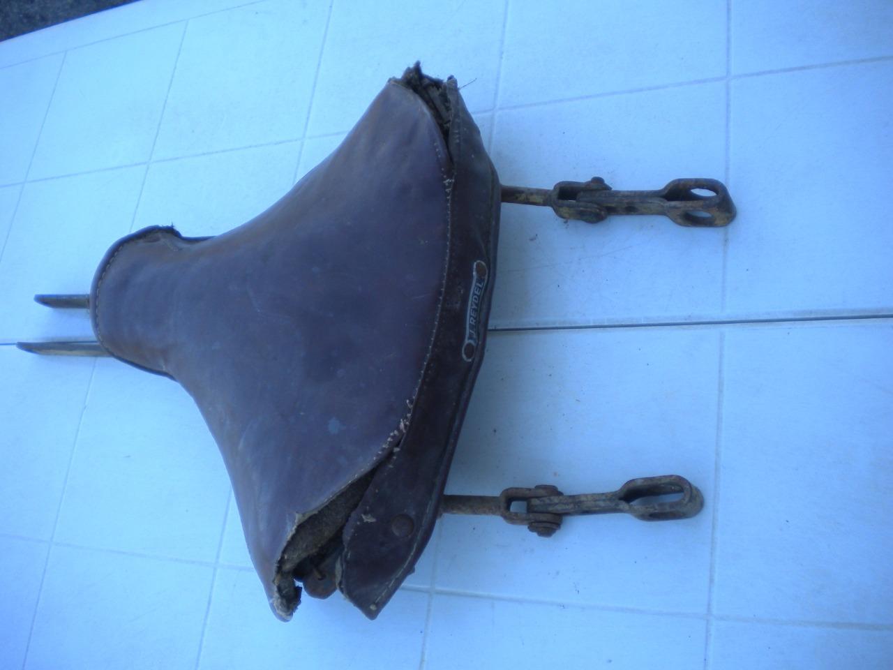 Pièces UNE SELLE MOTO ancienne a restaurer LesAnciennes.com
