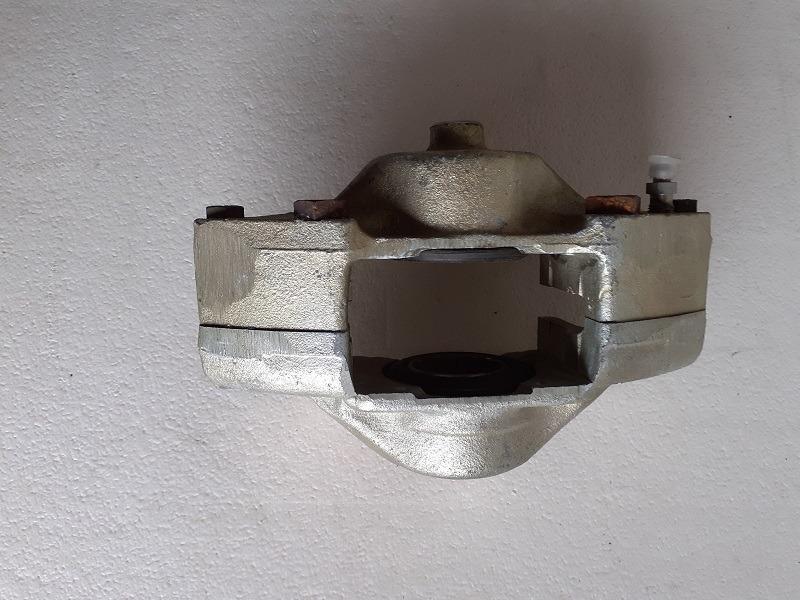 Etrier de frein PEUGEOT 304 LesAnciennes.com