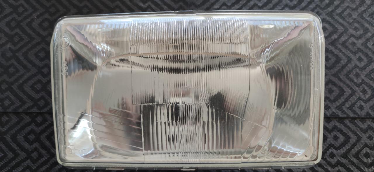 Phare droit SIMCA 1307 1308 1309 LesAnciennes.com