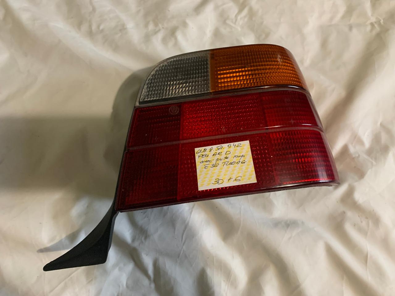 Feu arriéré droite BMW E36 TURING 31.21.8.371.942 LesAnciennes.com