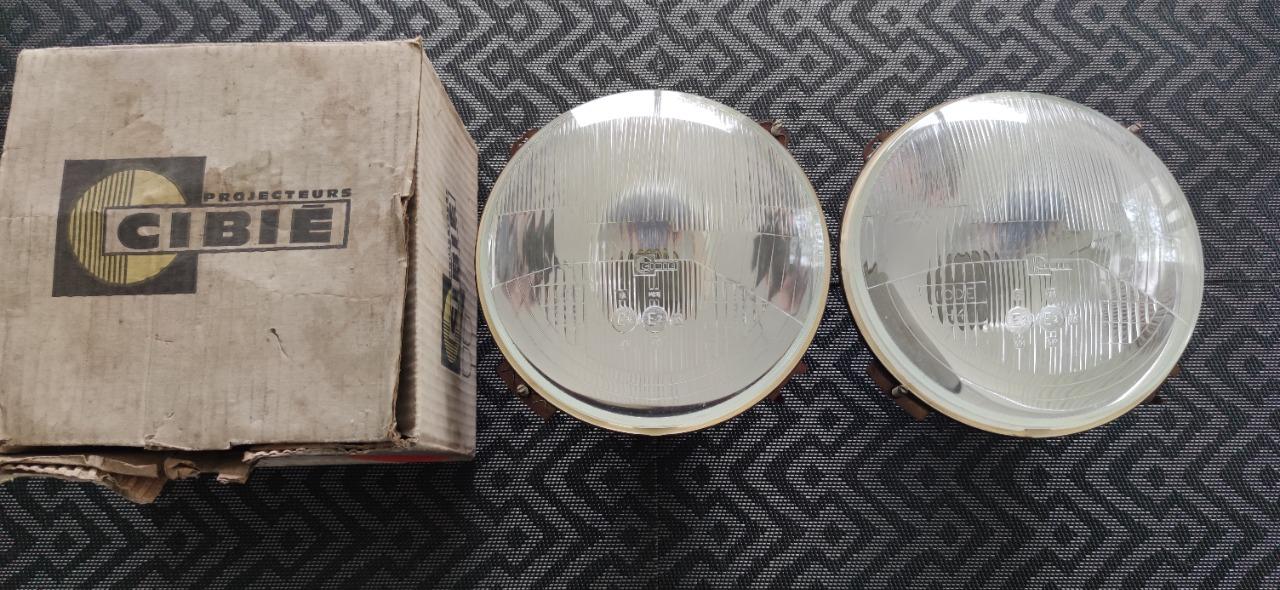 Phares cibié H4 SIMCA 1301 1501 Spécial LesAnciennes.com