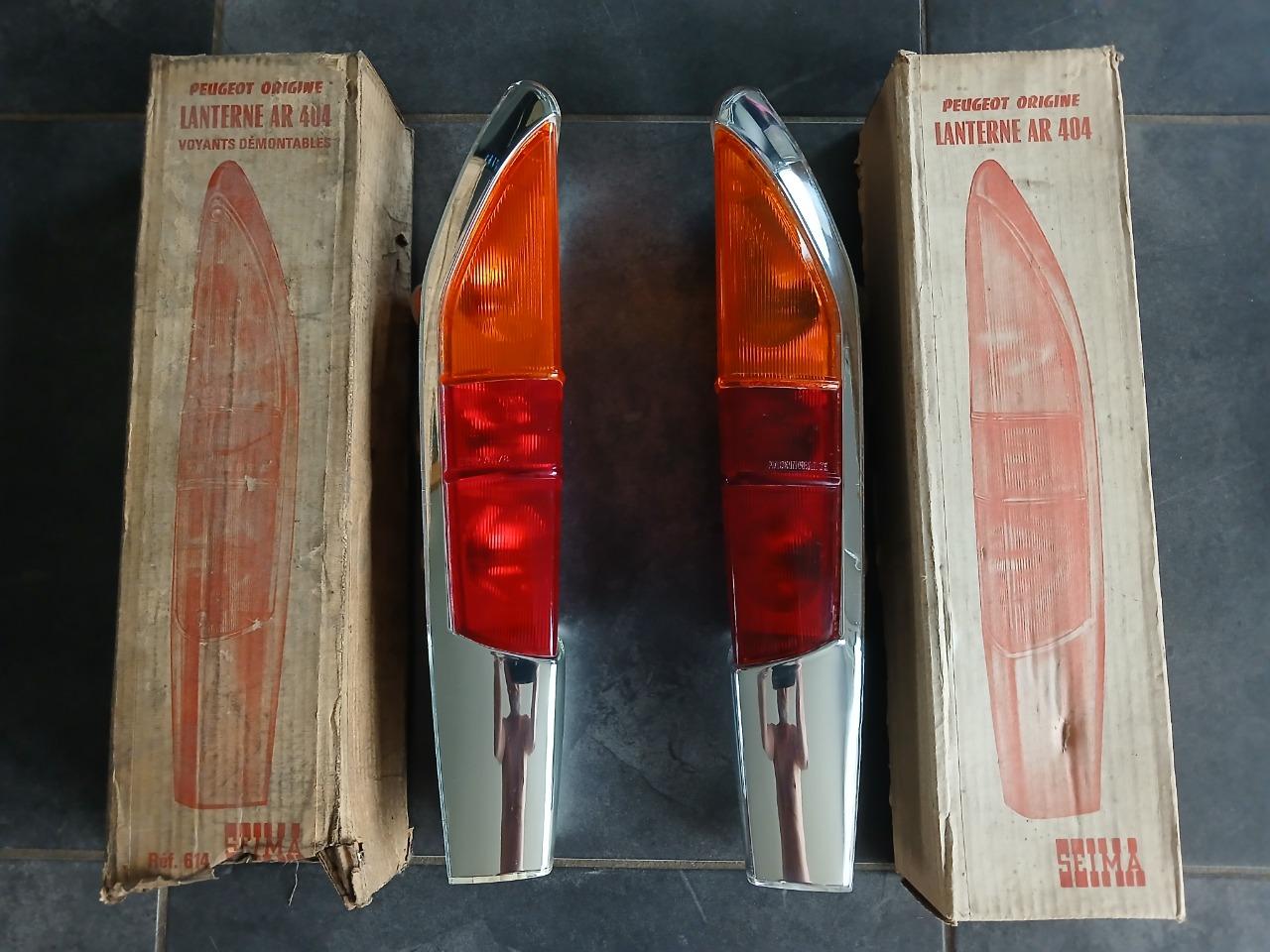 Paire de feux SEIMA PEUGEOT 404 berline LesAnciennes.com