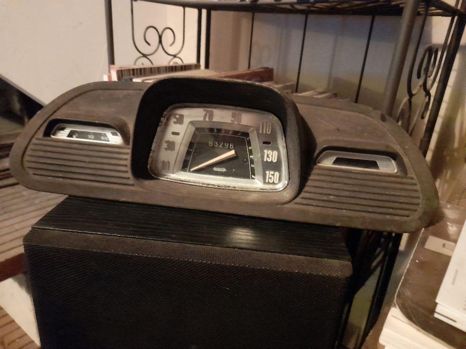 Pièces SIMCA 1000 compteur de vitesse LesAnciennes.com