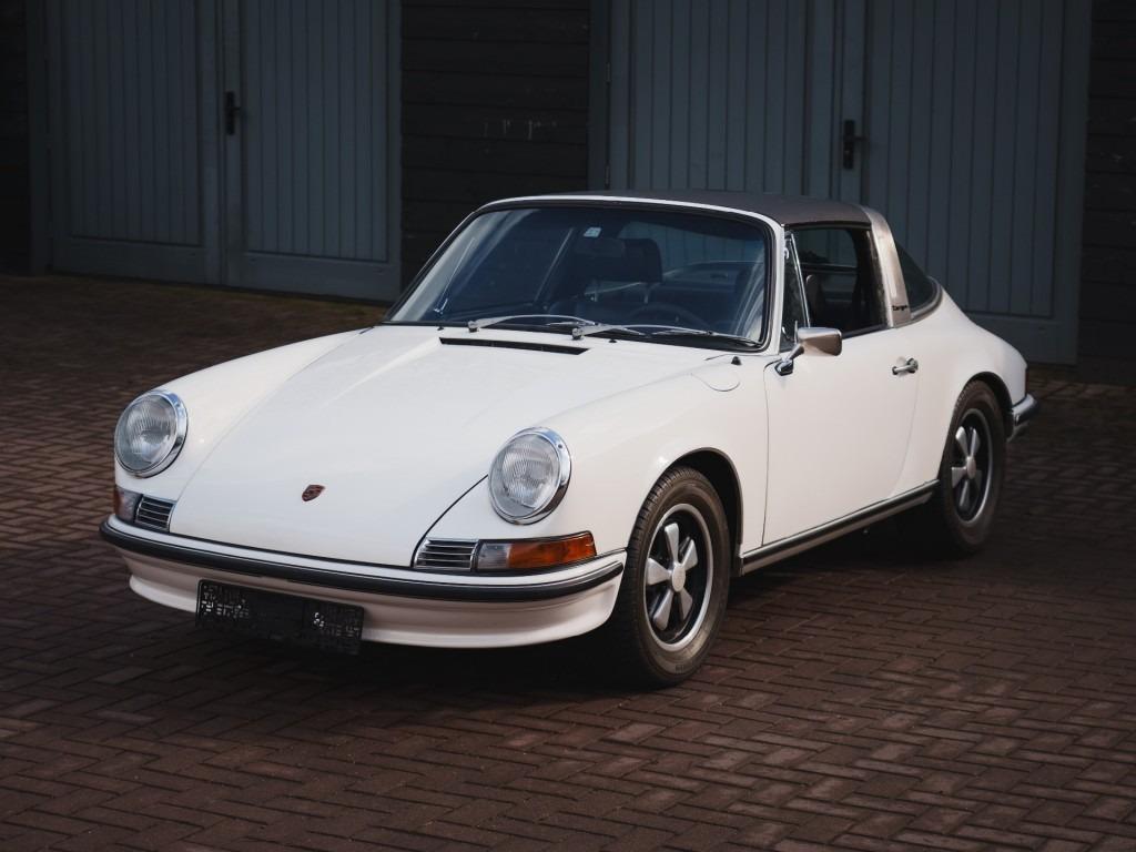 PORSCHE 911 Targa - 1970 LesAnciennes.com