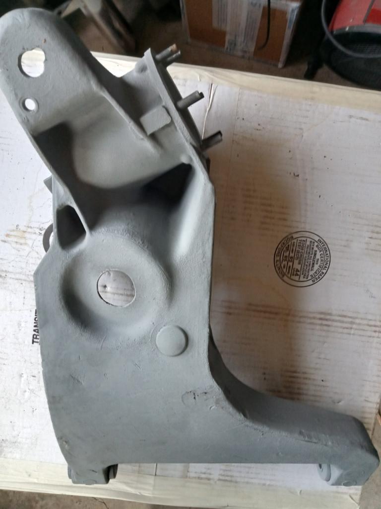 Triangle de suspension TRIUMPH TR4A tr4 Airs LesAnciennes.com