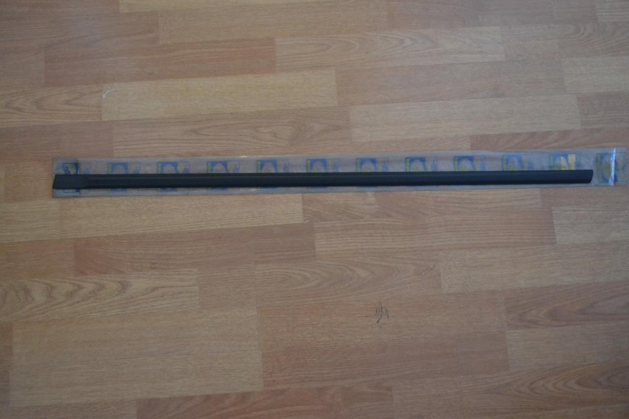 Baguette caoutchouc L=905mm PEUGEOT 104, neuve LesAnciennes.com