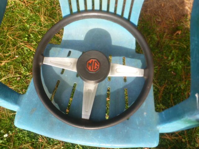 MG MGB:volant d origine LesAnciennes.com