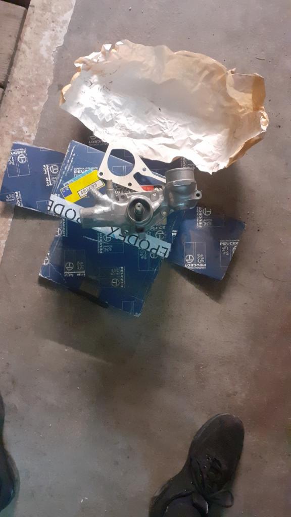 Pièces PEUGEOT 404 et 504 essence LesAnciennes.com